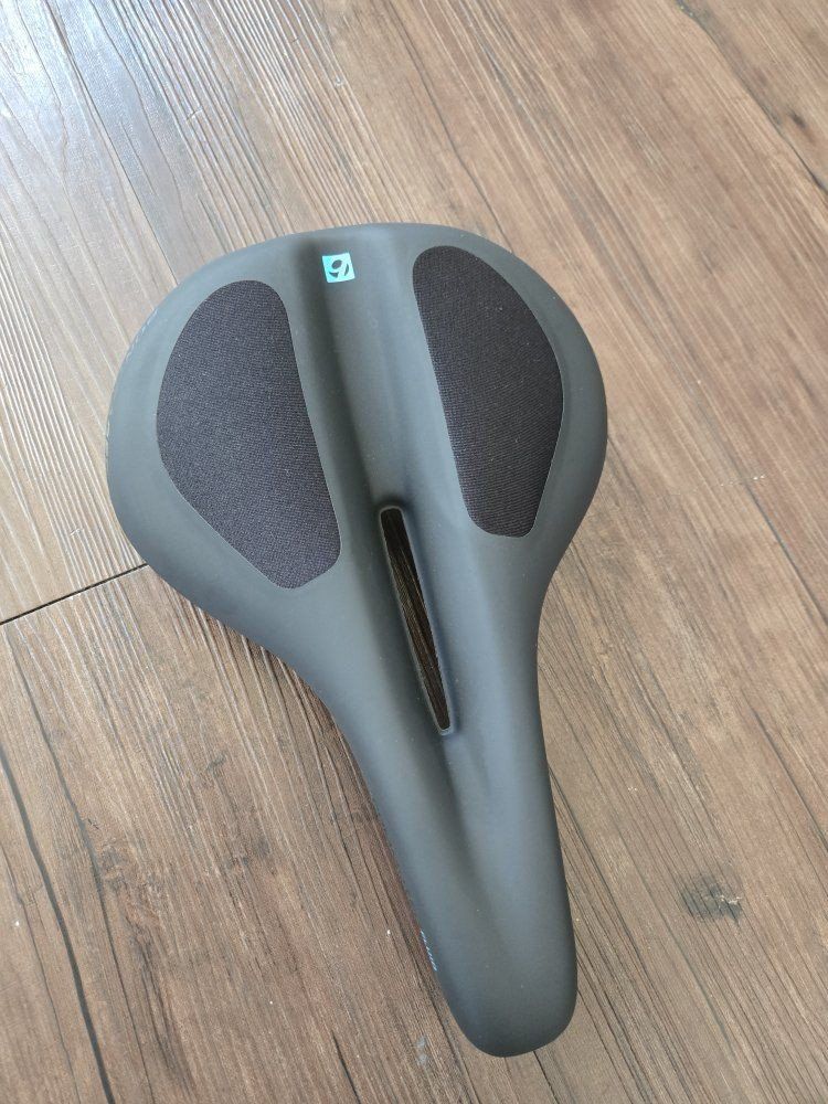 NEW Bontrager saddle 185mm