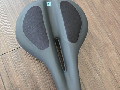 NEW Bontrager saddle 185mm