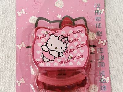 Hello Kitty Eyelash Curler