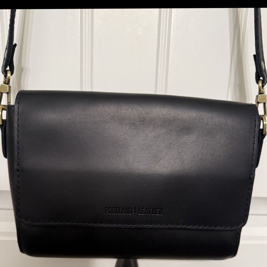 Portland Leather Cross Body Bag