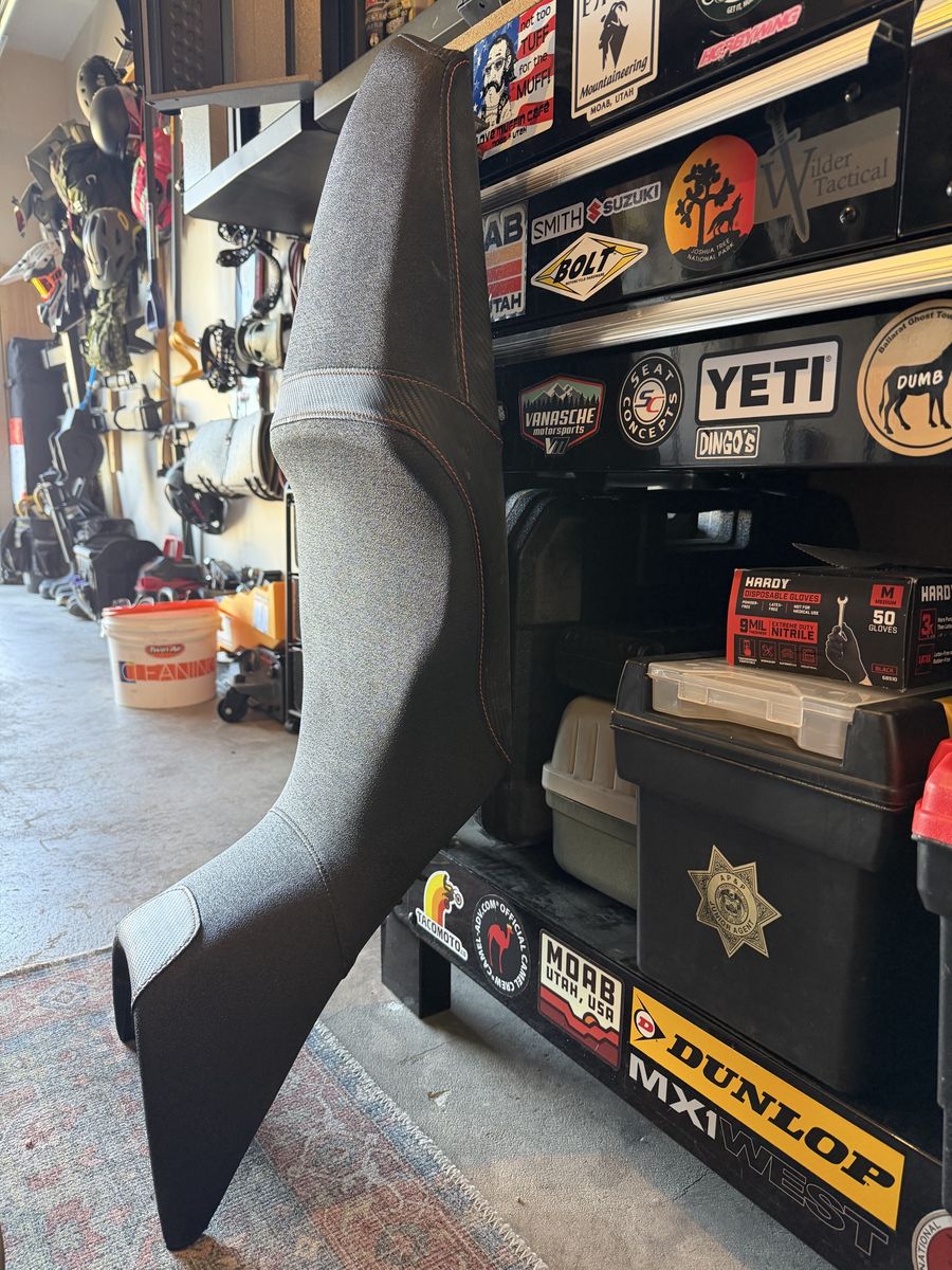 23-24 890 adventure seat concepts low