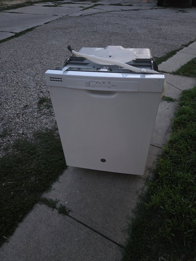 GE Built-In Dishwasher in White .
