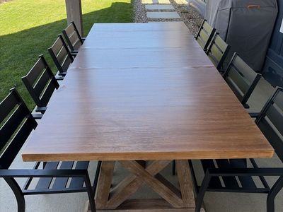 Free Dinning Table