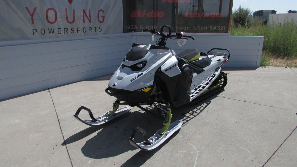 2025 Ski-Doo Summit® Adrenaline® with Edge Package 850 E-TEC 146 SS H_Alt Powder 2.5_Gre