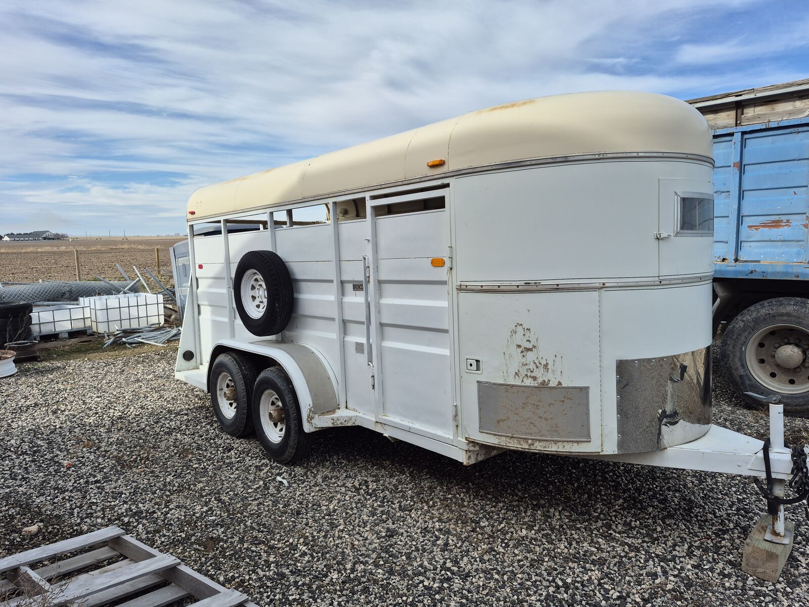 1987 Bronco Horse Trailer