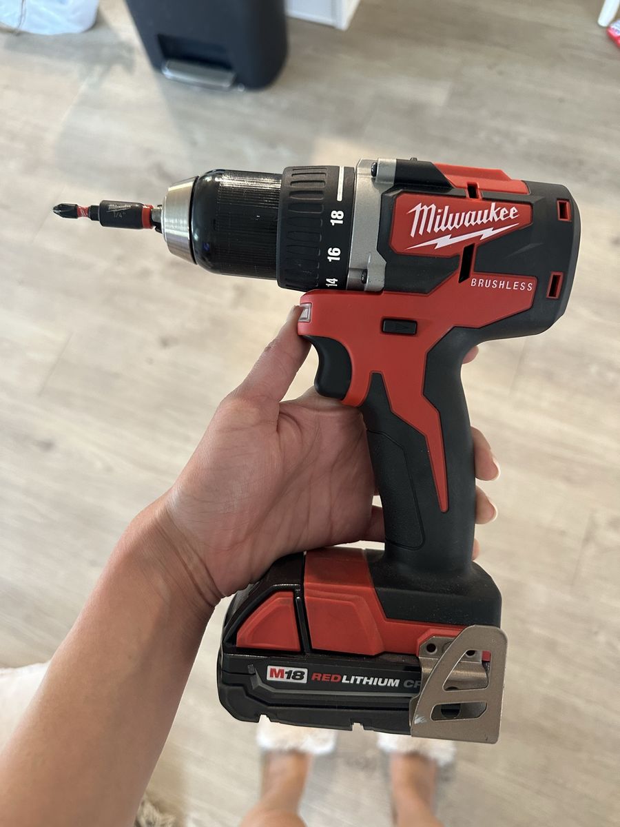 Milwaukee M18 FUEL 18V Brushless Cordless Hammer Drill/Driver Kit w/ Charger & Battery