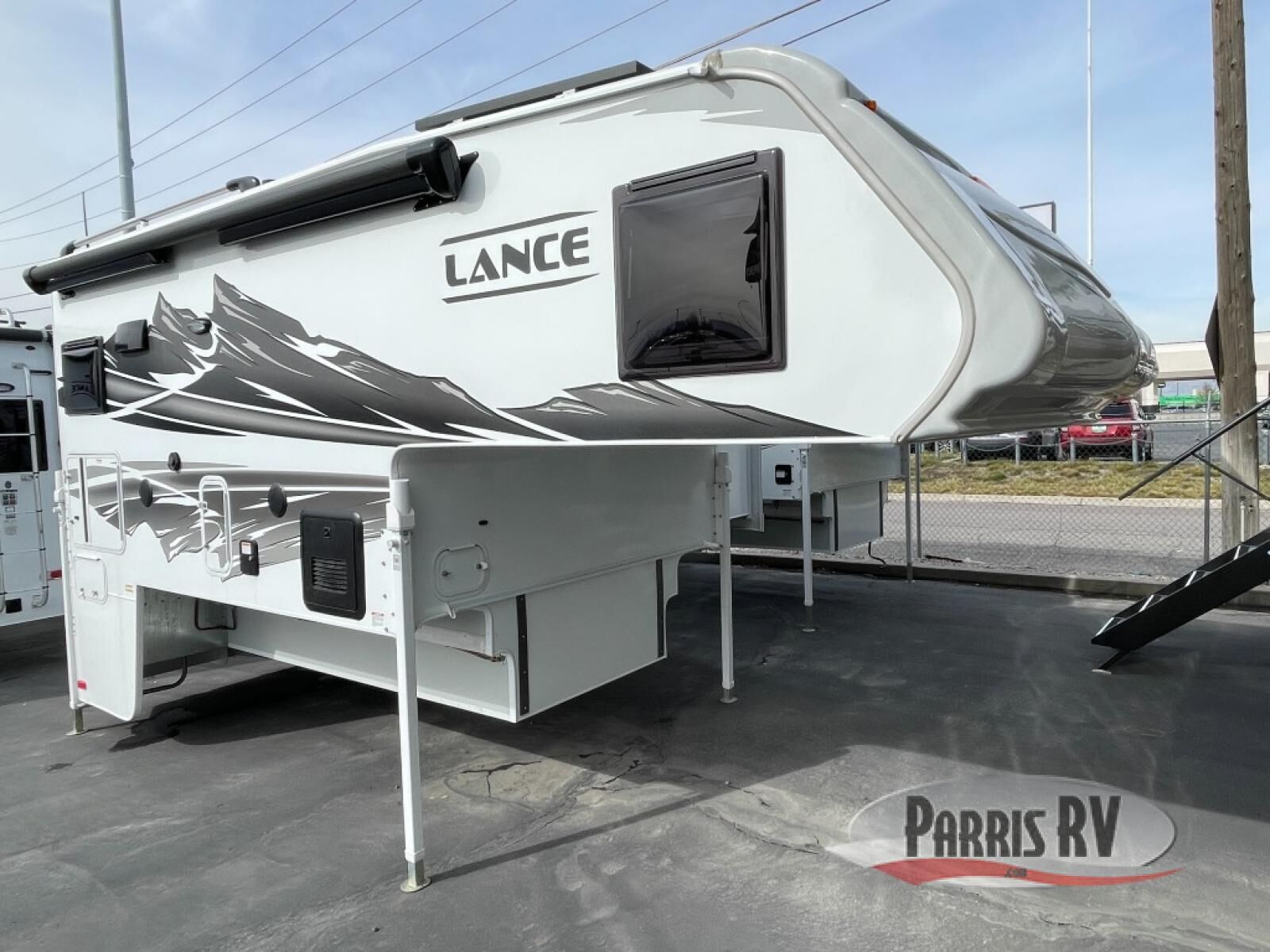 New 2026 Lance Lance Truck Campers 975