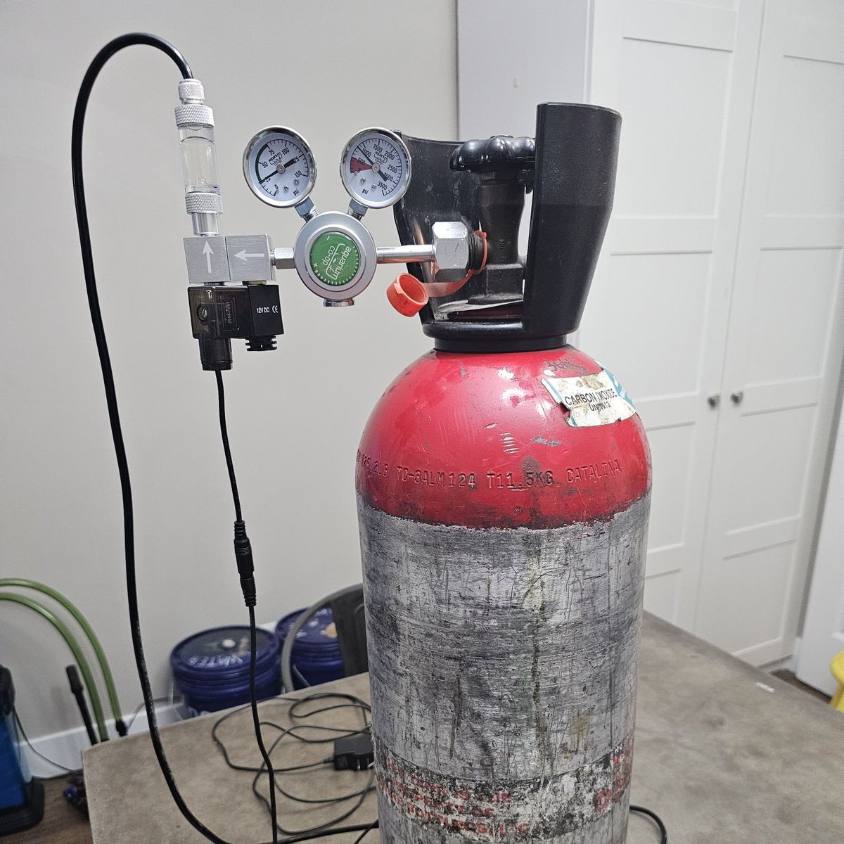 CO2 tank and CO2 regulator