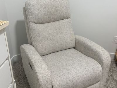 Living Spaces Decorah Power Glider Reclinder