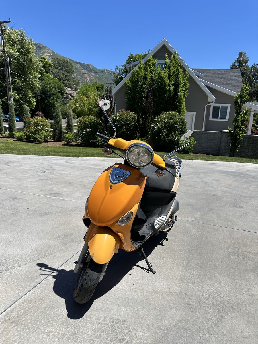 2008 Buddy 125 well taken care of an in great condition!