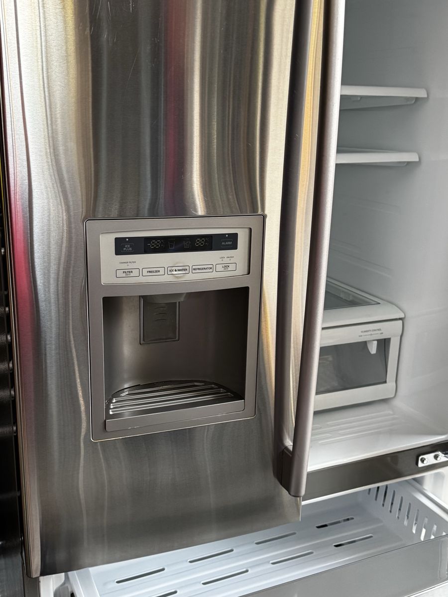 LG LMX25964SS 35 3/4" W French Door Refrigerator with Ice Maker & Water Dispenser, Stainless Steel