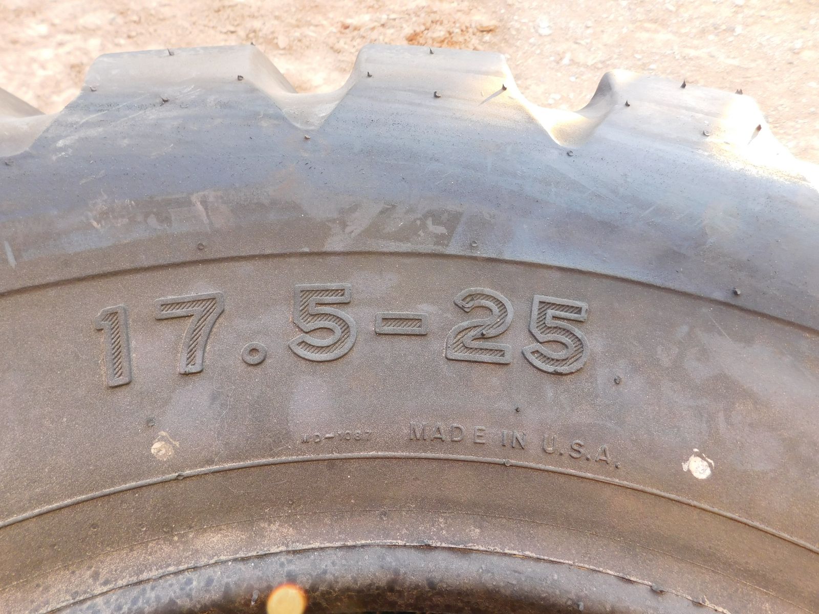 17.5 R 25 Tire