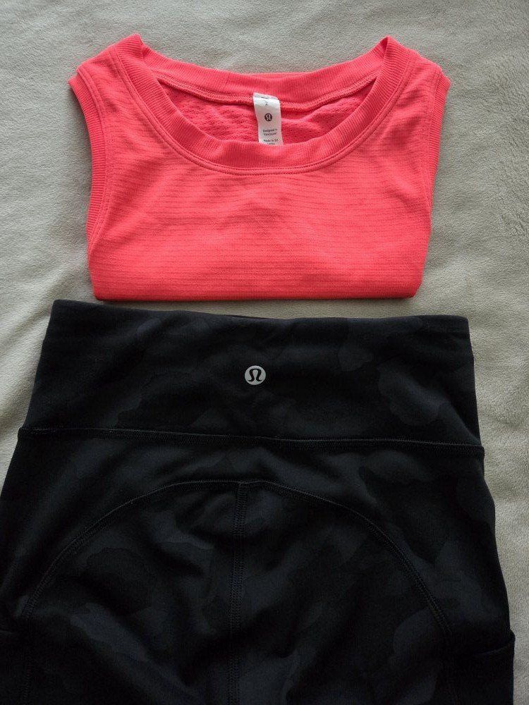 2pcs Lululemon sz 2: Invigorate leggings + tank