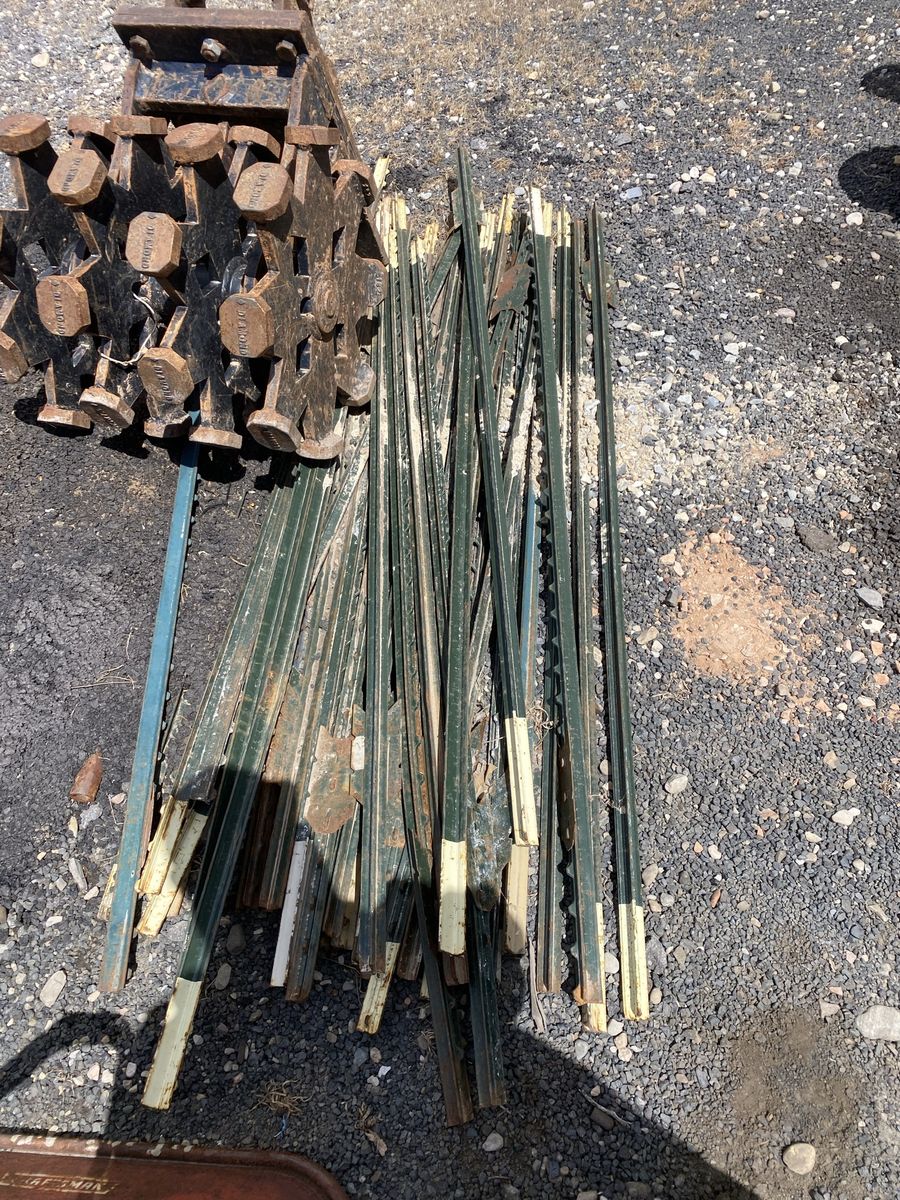 Tee Posts