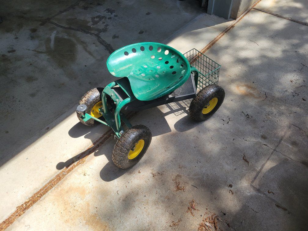 Gardening cart, swivel seat.