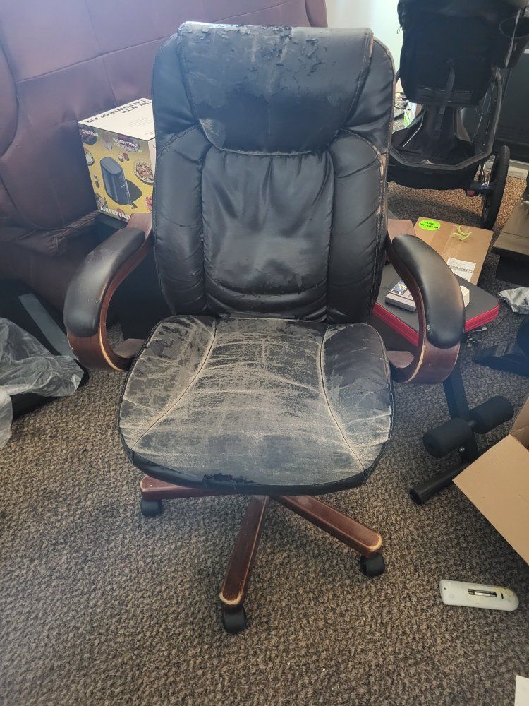 Black Peeling Faux Leather Office Chair - Heavily Worn Condition