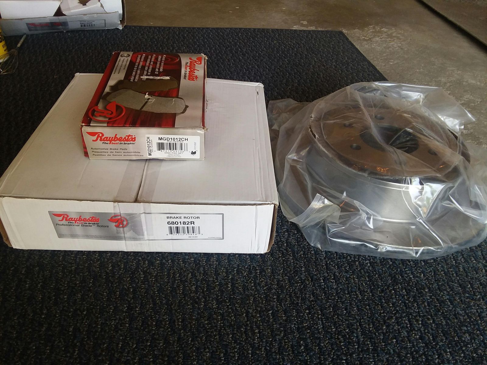 Raybestos Rear Brake Rotors (2) and pads for 2004-2011 Ford F150 - New