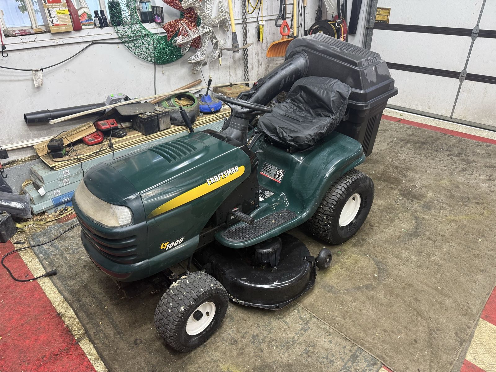 Craftsman Lt1000 riding mower w/bagger