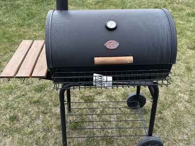 Char-Griller Deluxe Barrell Charcoal Grill 850 Sq