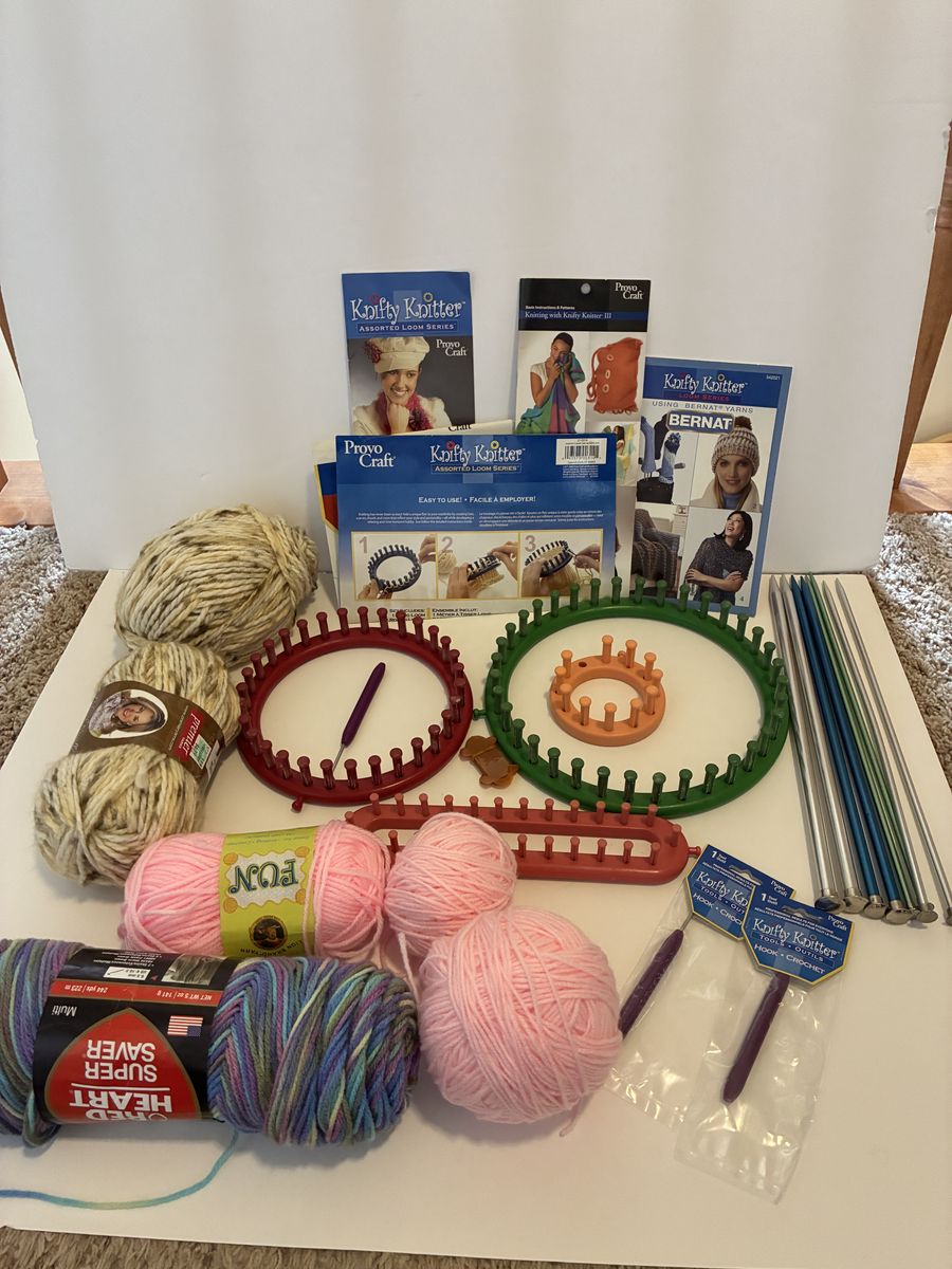 Knifty Knitter Knitting Loom and Yarn Set