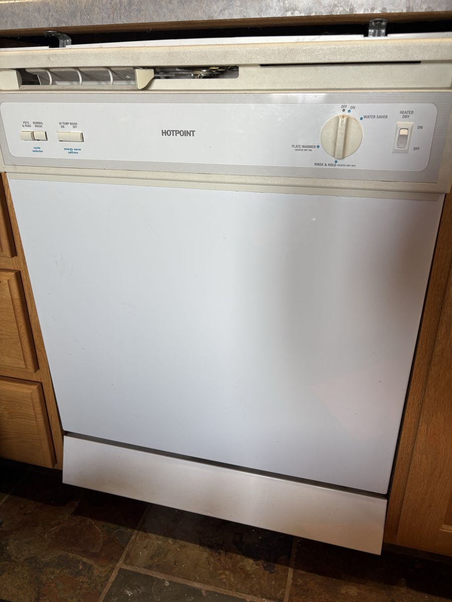 Hotpoint White Built-In Dishwasher with Plate Warmer & Water Saver Functions