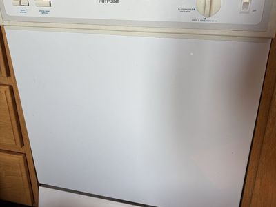 Hotpoint White Built-In Dishwasher with Plate Warmer & Water Saver Functions