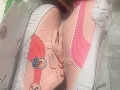 Girls Pumas