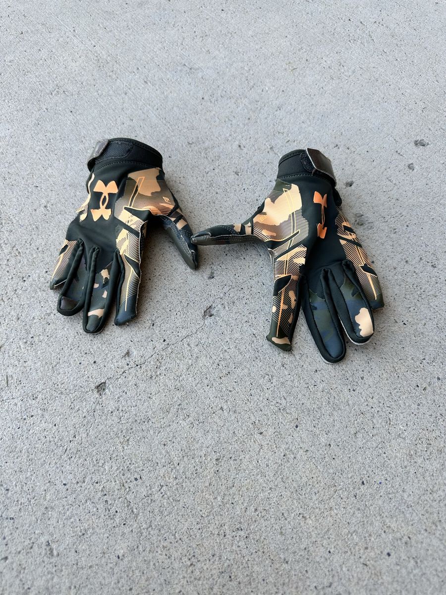 Under Armor Youth Football Gloves