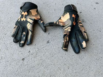 Under Armor Youth Football Gloves