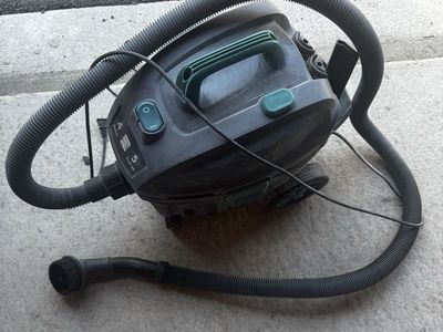 Kenmore 4-Gallon 5 Peak HP Wet/Dry Shop Vacuum with Hose & Attachments
