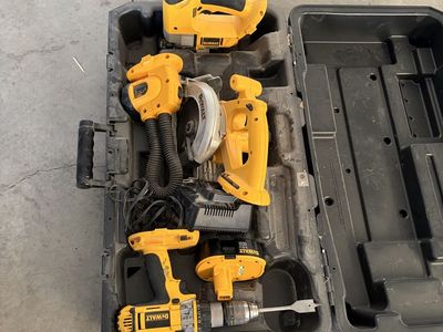 DeWalt 18V cordless tool combo kit In Case