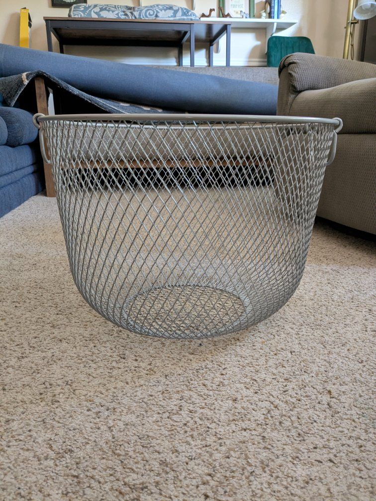 Heavy duty wire basket