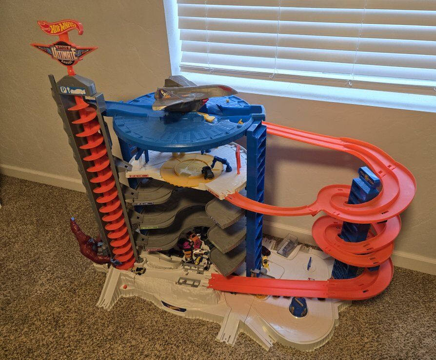 Hot Wheels Super Ultimate Garage