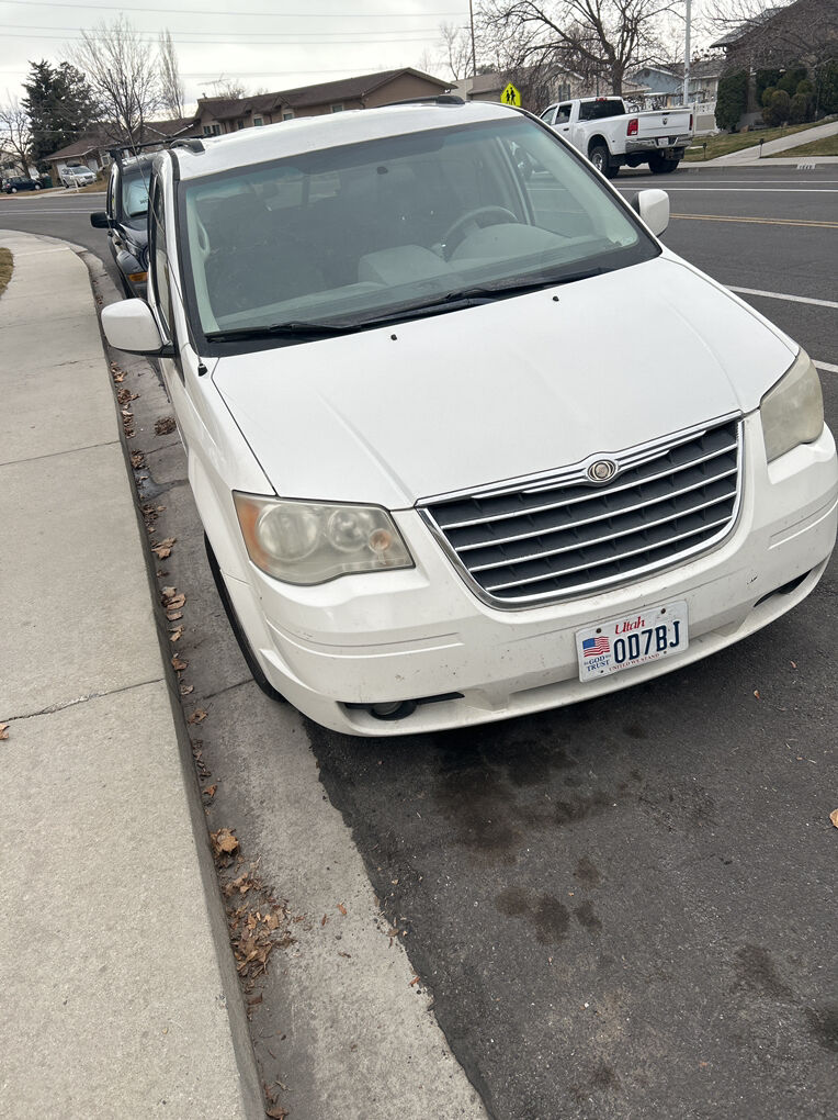 2010 CHRYSLER TOWN AND COUNTRY Touring