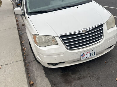 2010 CHRYSLER TOWN AND COUNTRY Touring