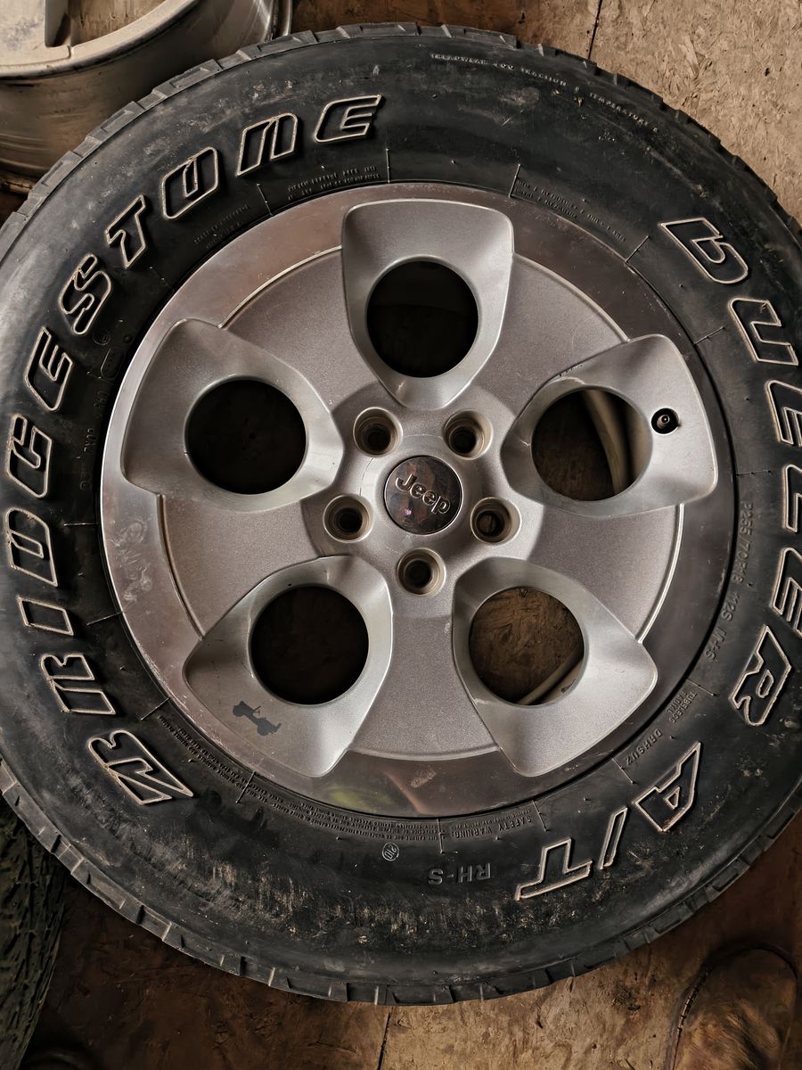 Main image 3