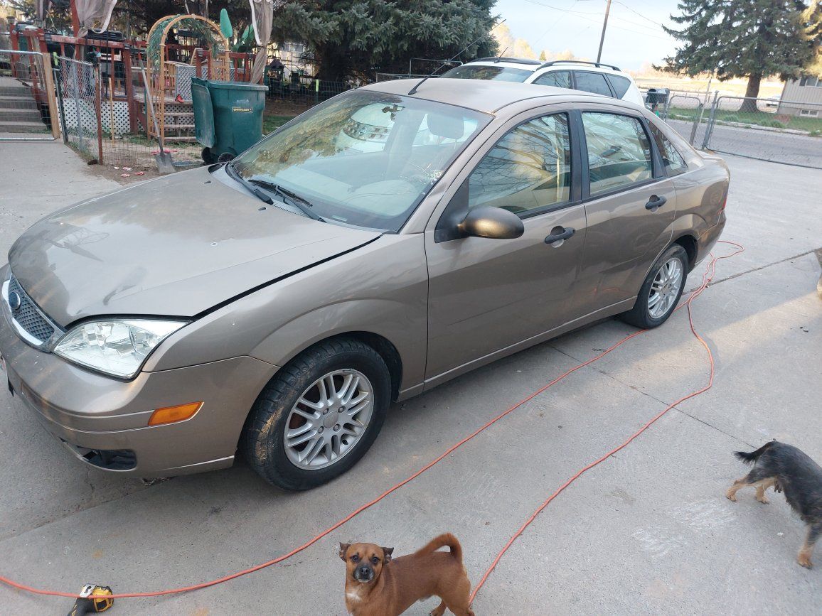 2005 FORD FOCUS ZX4 SE
