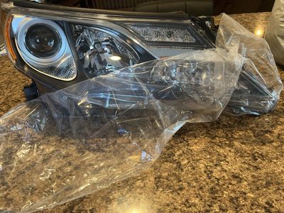 Toyota Rav 4 headlight 2015 OEM. Passenger side.