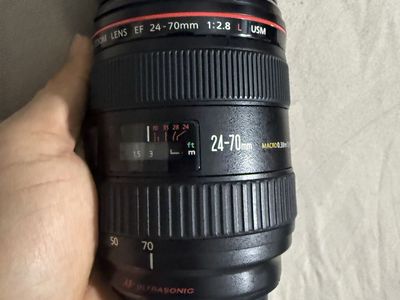 Canon EF 24-70mm f/2.8 L USM Zoom Lens - Professional Grade for DSLR Cameras