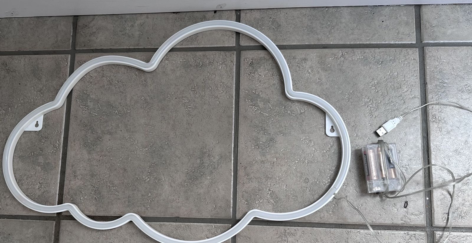 LED Cloud-shaped light for wall. USB or battery operated. FREE
