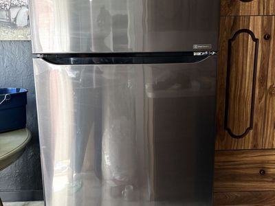 LG Top-Freezer Refrigerator Stainless Steel Finish Smart Inverter