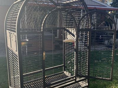 Large parrot cage