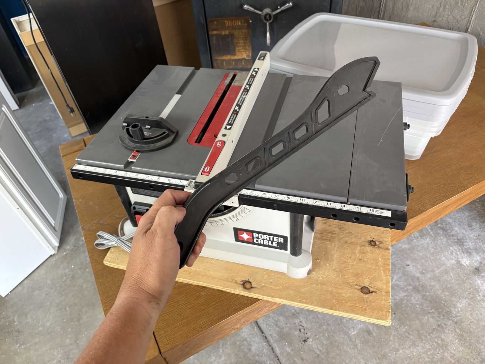 PORTER-CABLE Table Saw - Compact & Portable Electric Saw for Woodworking
