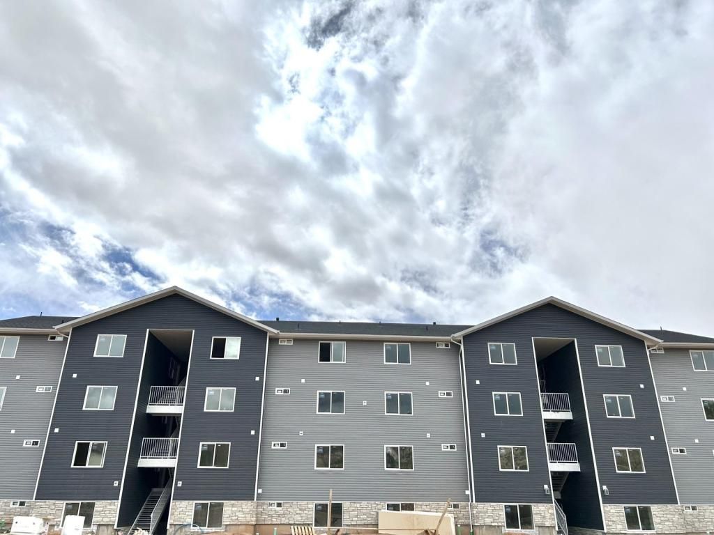 Male-Only Lease Takeover - Parkview Apartments Cedar City
