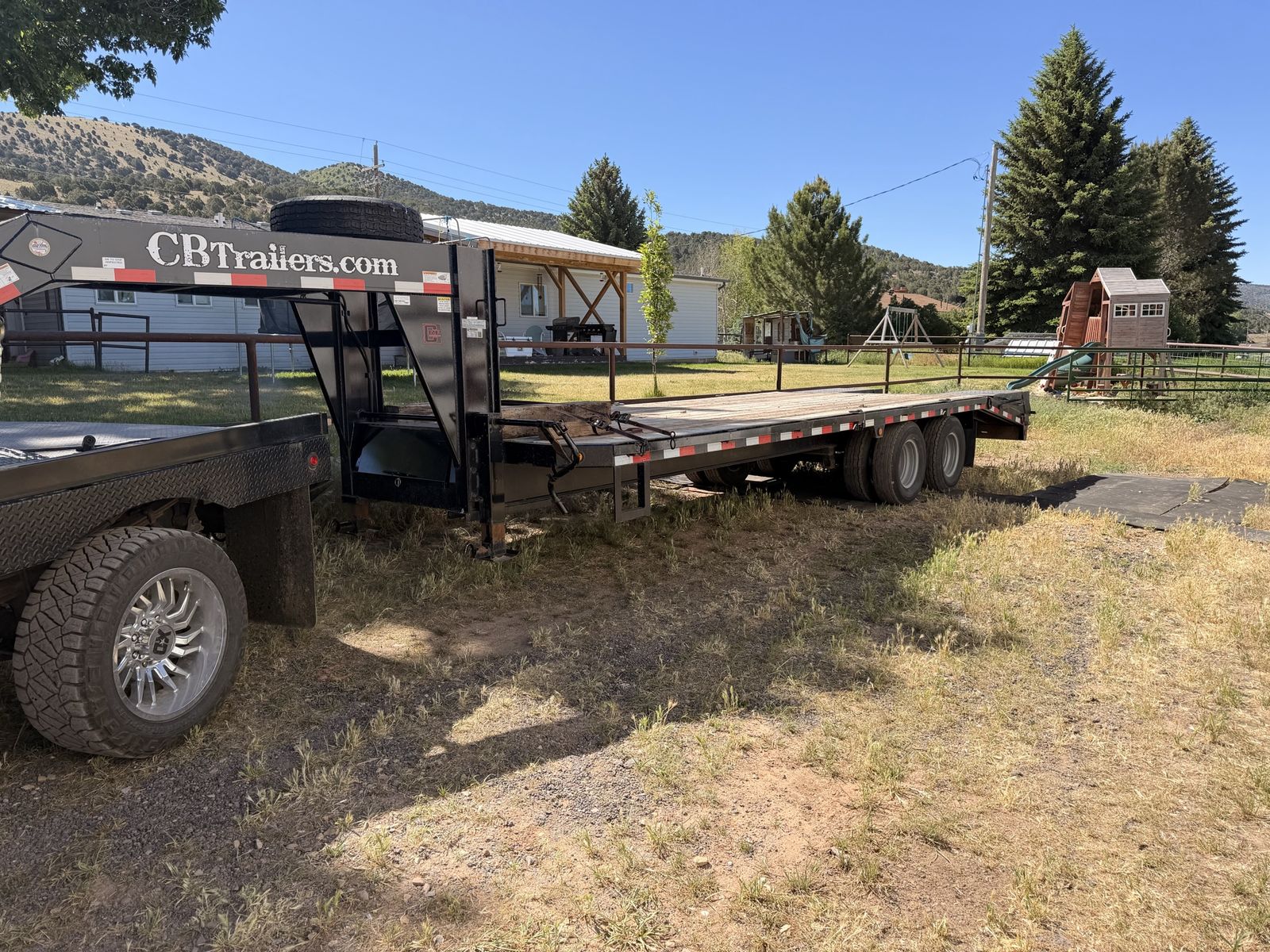 2023- 25 foot CB Flatbed