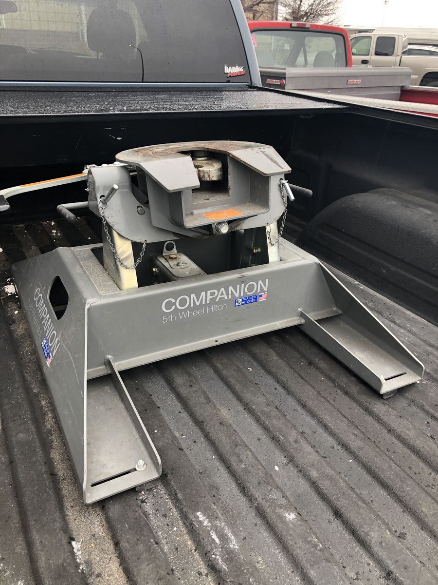 B & W Champion Sliderr Hitch