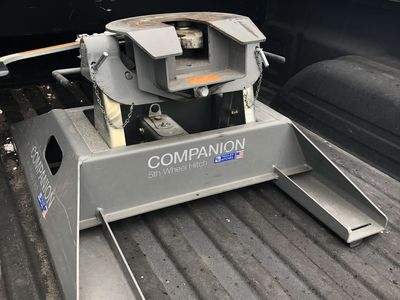 B & W Champion Sliderr Hitch