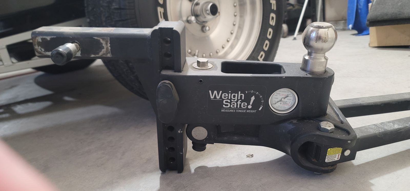 Weigh safe equalizer tow hitch assembly