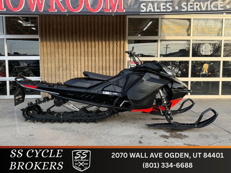 2022 Ski-Doo Summit SP