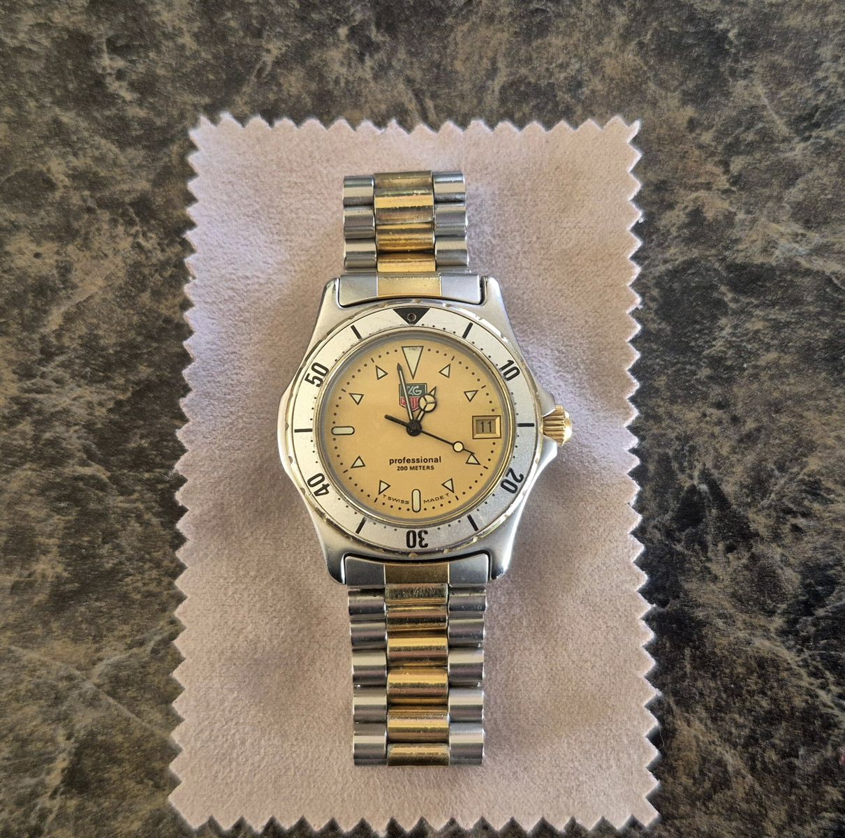Tag Heuer 2000 Series, Professional 200 quartz watch